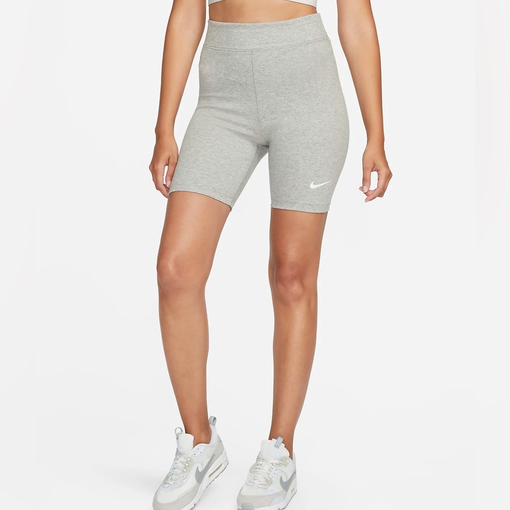 Nike Sportswear Classic High-Waisted 8" Biker Shorts